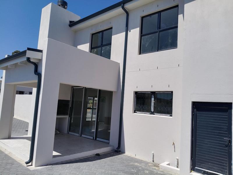 3 Bedroom Property for Sale in Bracken Heights Western Cape